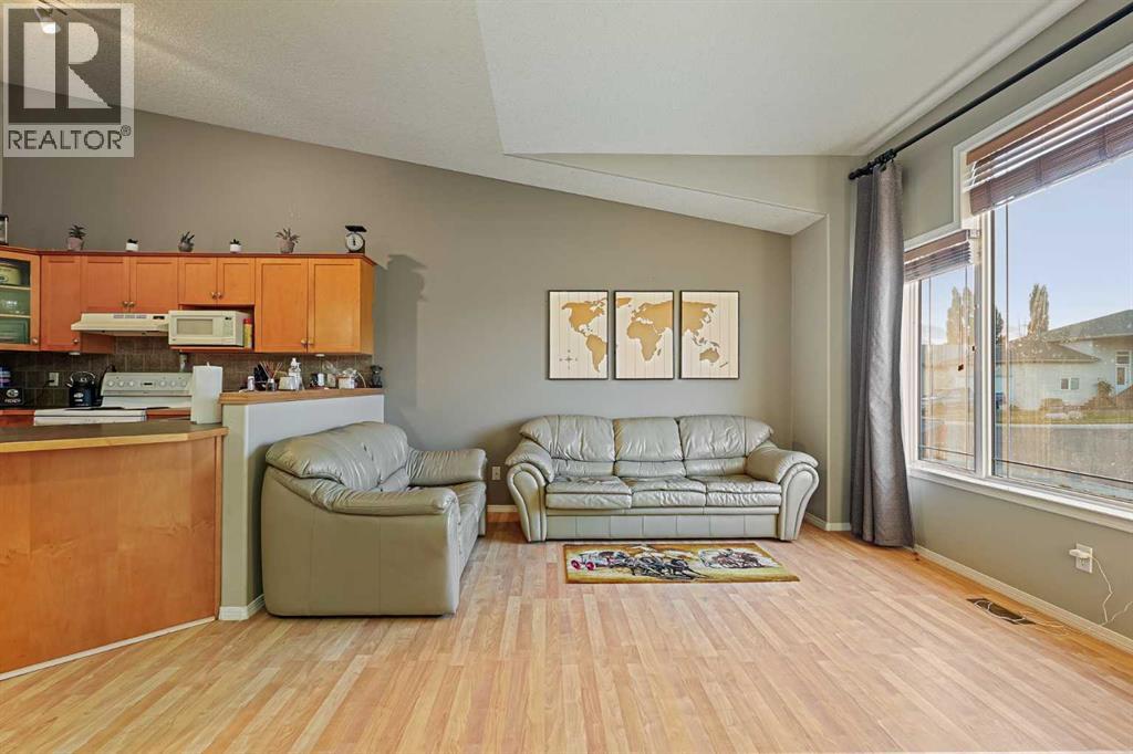 24 Blackfoot Court W, Lethbridge, Alberta  T1K 7P5 - Photo 4 - A2262804
