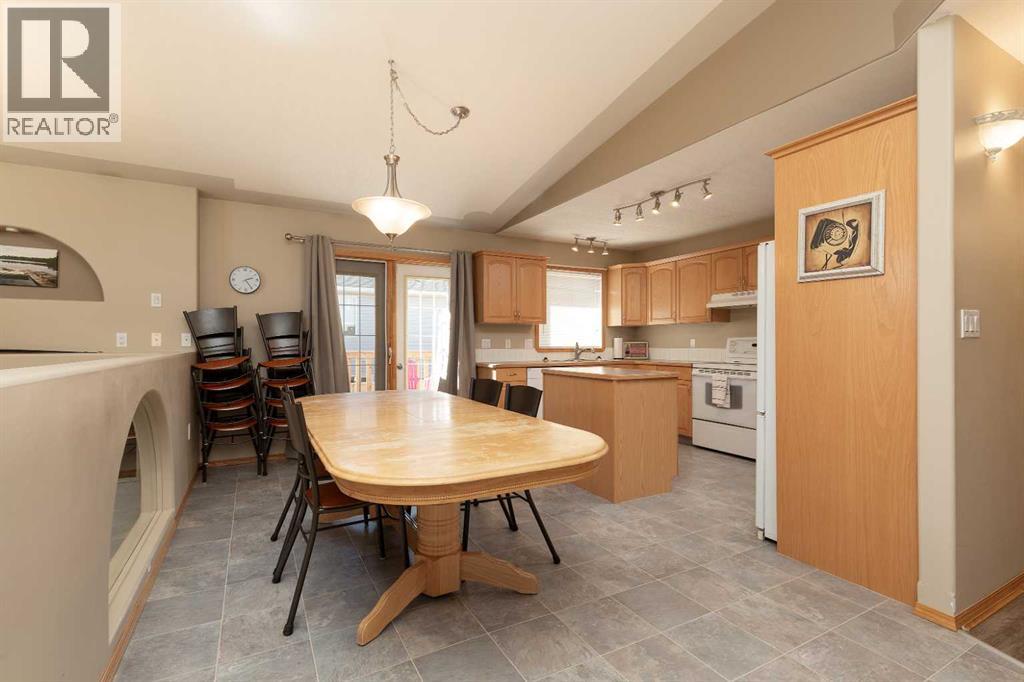 1243 Tumblewood Avenue, Pincher Creek, Alberta  T0K 1W0 - Photo 7 - A2263295