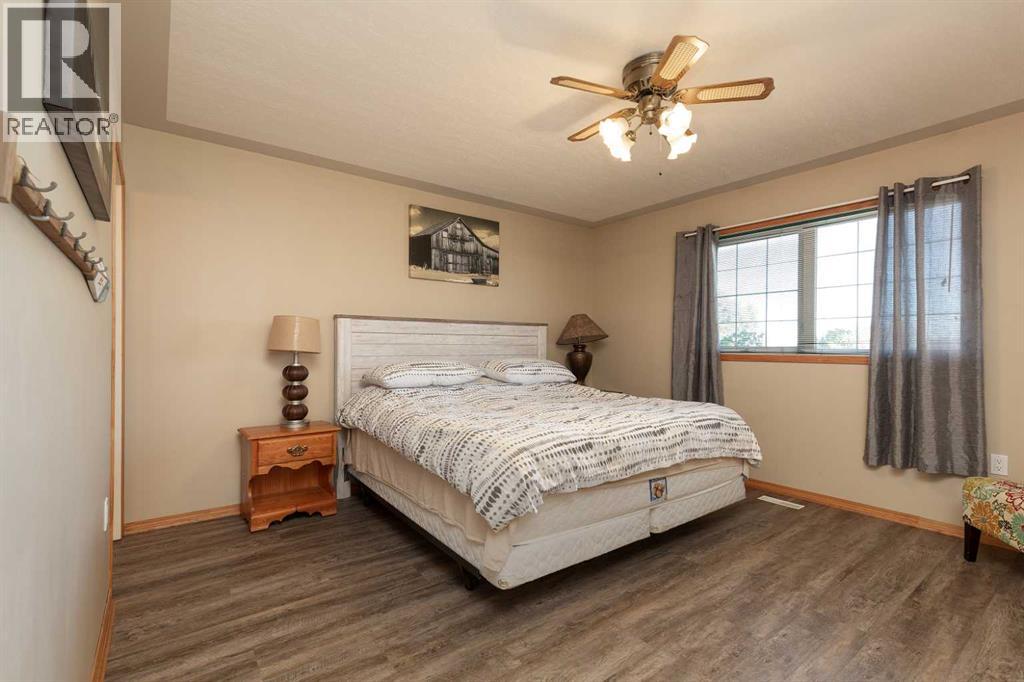 1243 Tumblewood Avenue, Pincher Creek, Alberta  T0K 1W0 - Photo 12 - A2263295