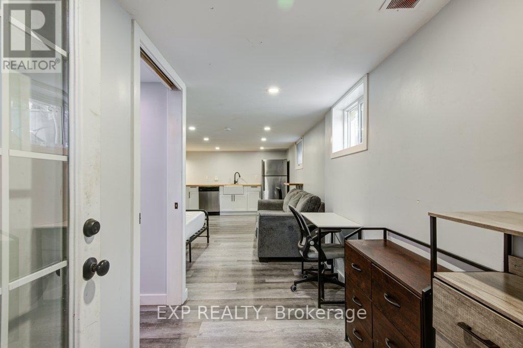 96 Emery Street W, London South (South E), Ontario  N6J 1R8 - Photo 11 - X12455864