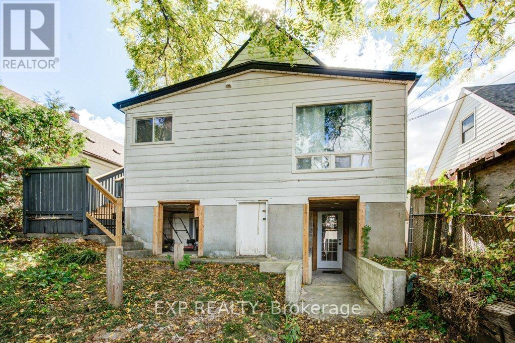 96 Emery Street W, London South (South E), Ontario  N6J 1R8 - Photo 3 - X12455864