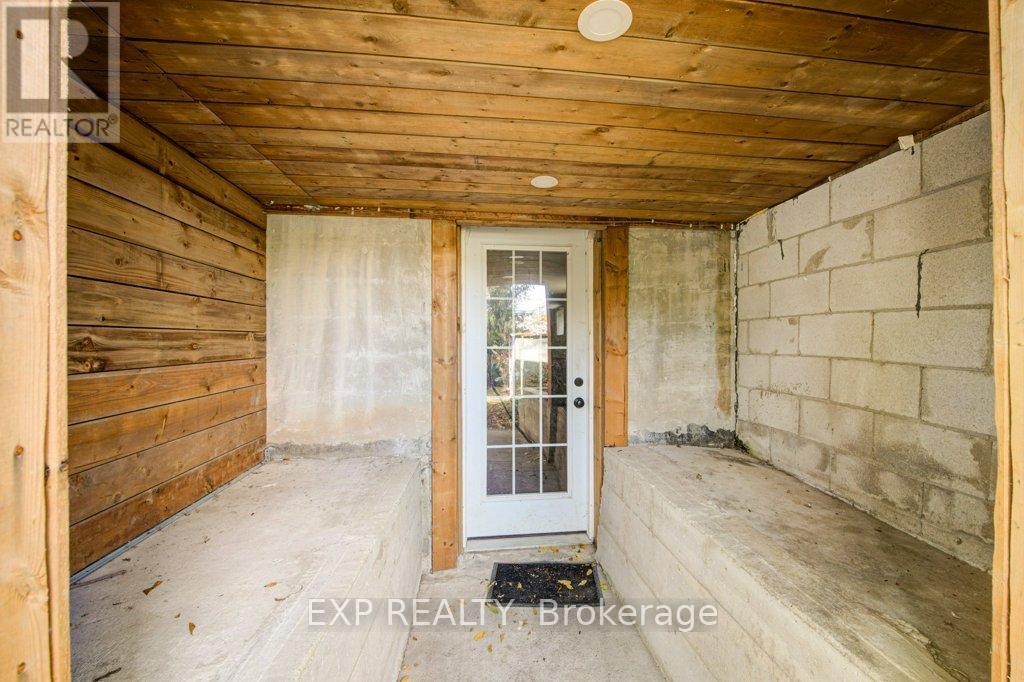 96 Emery Street W, London South (South E), Ontario  N6J 1R8 - Photo 4 - X12455864