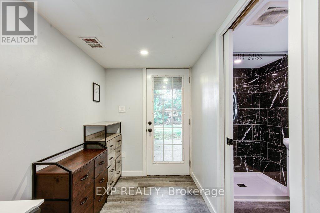 96 Emery Street W, London South (South E), Ontario  N6J 1R8 - Photo 5 - X12455864