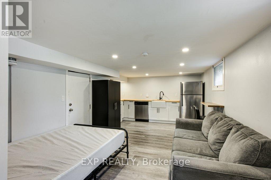 96 Emery Street W, London South (South E), Ontario  N6J 1R8 - Photo 7 - X12455864