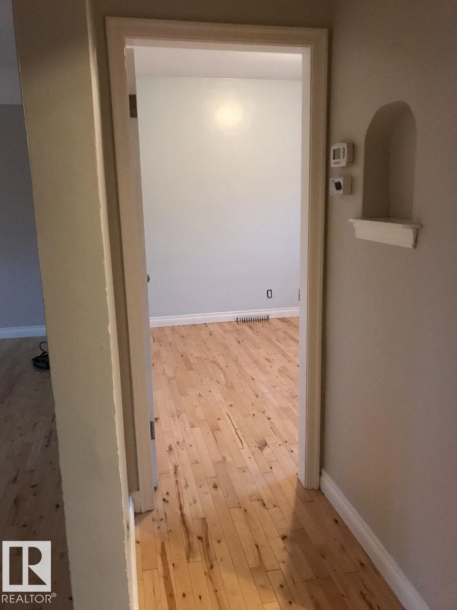 9239 92 St Nw, Edmonton, Alberta  T6C 3R4 - Photo 11 - E4461668