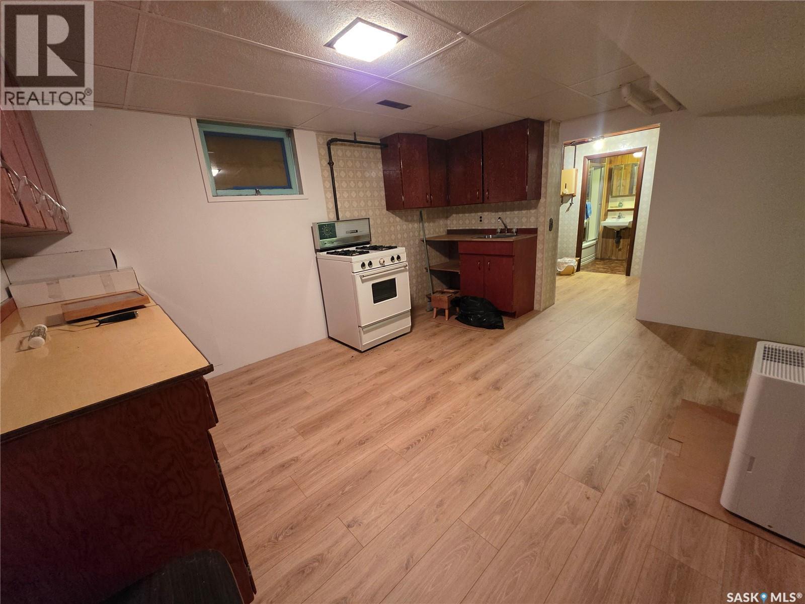304 3rd Street N, Cabri, Saskatchewan  S0N 0J0 - Photo 26 - SK020626