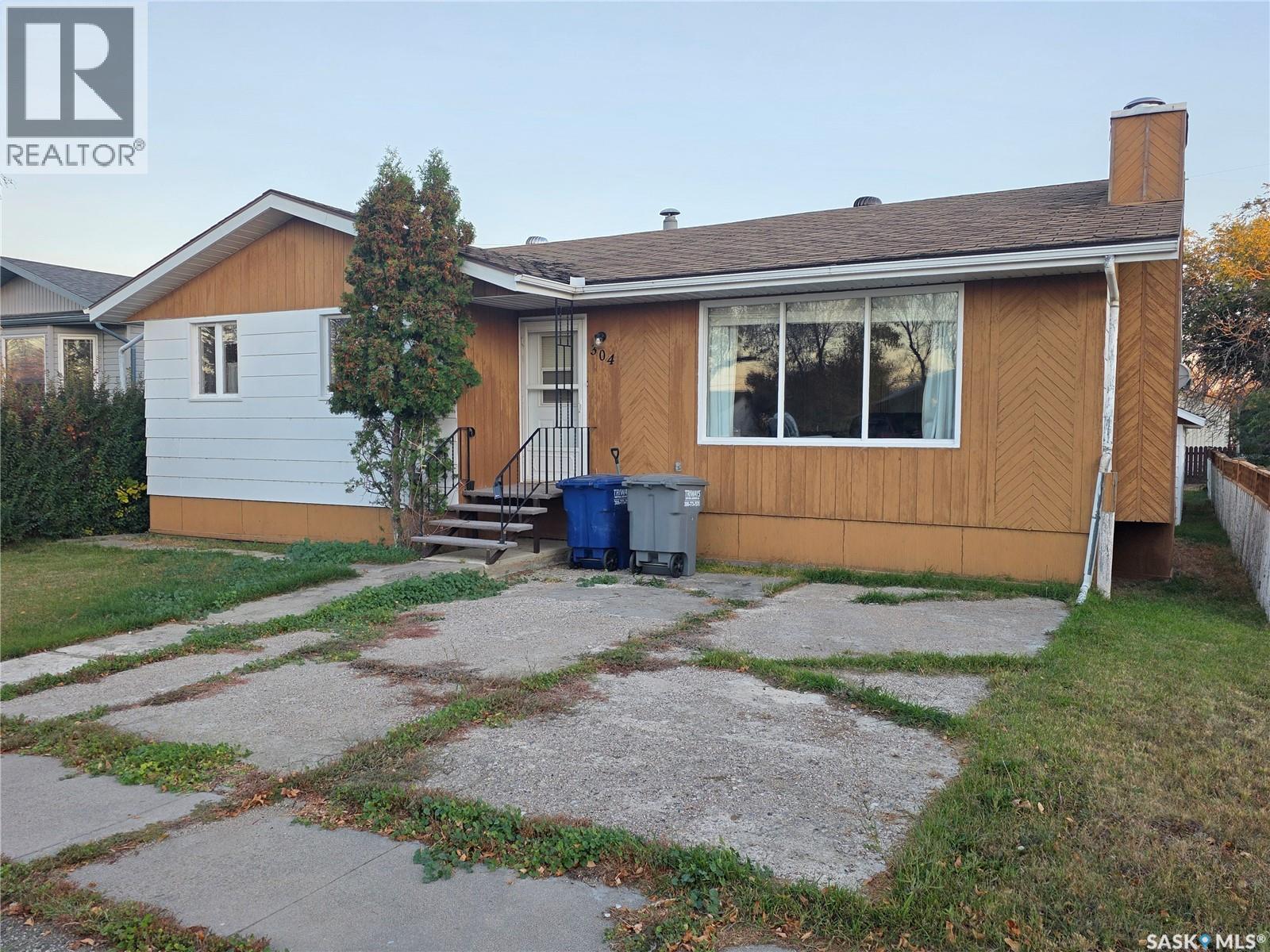 304 3rd Street N, Cabri, Saskatchewan  S0N 0J0 - Photo 31 - SK020626