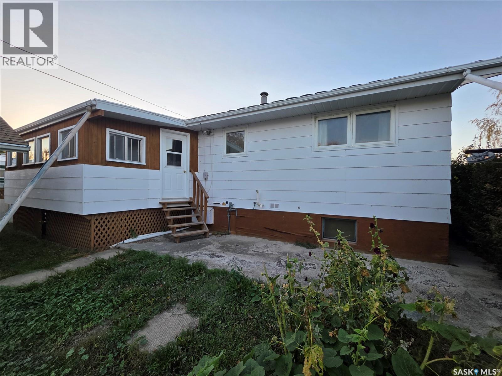 304 3rd Street N, Cabri, Saskatchewan  S0N 0J0 - Photo 36 - SK020626