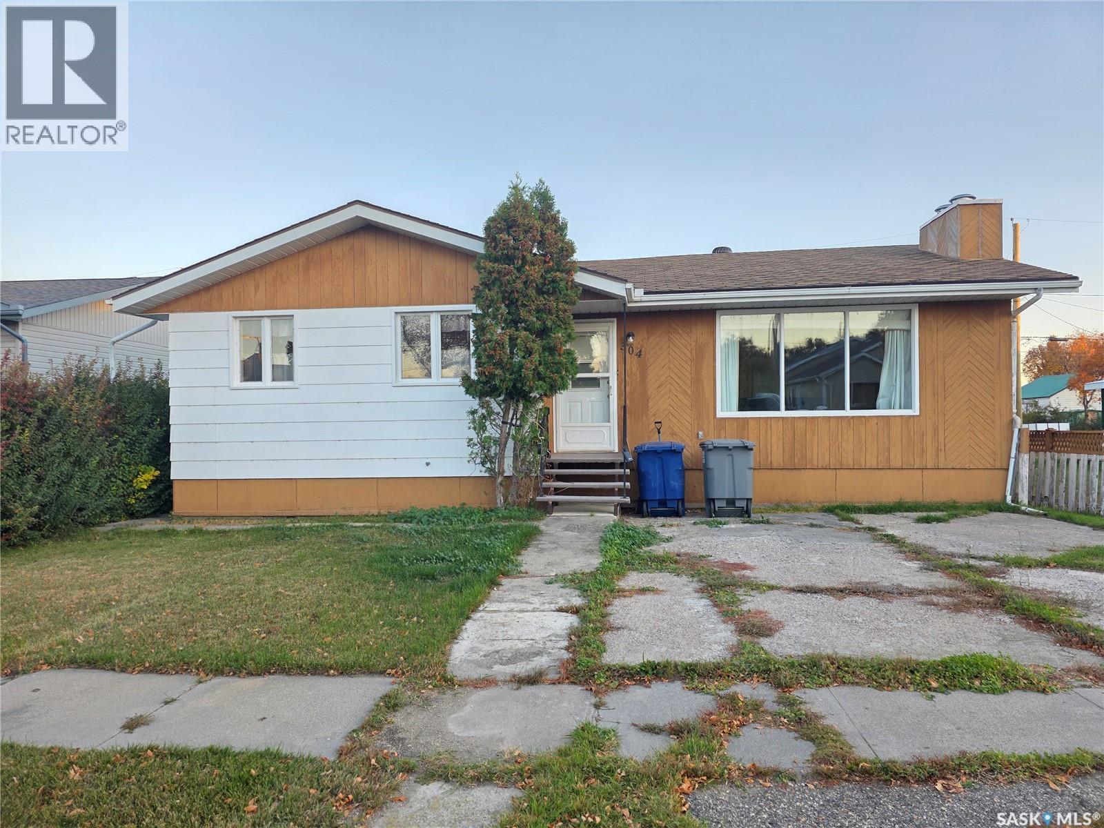 304 3rd Street N, Cabri, Saskatchewan  S0N 0J0 - Photo 37 - SK020626