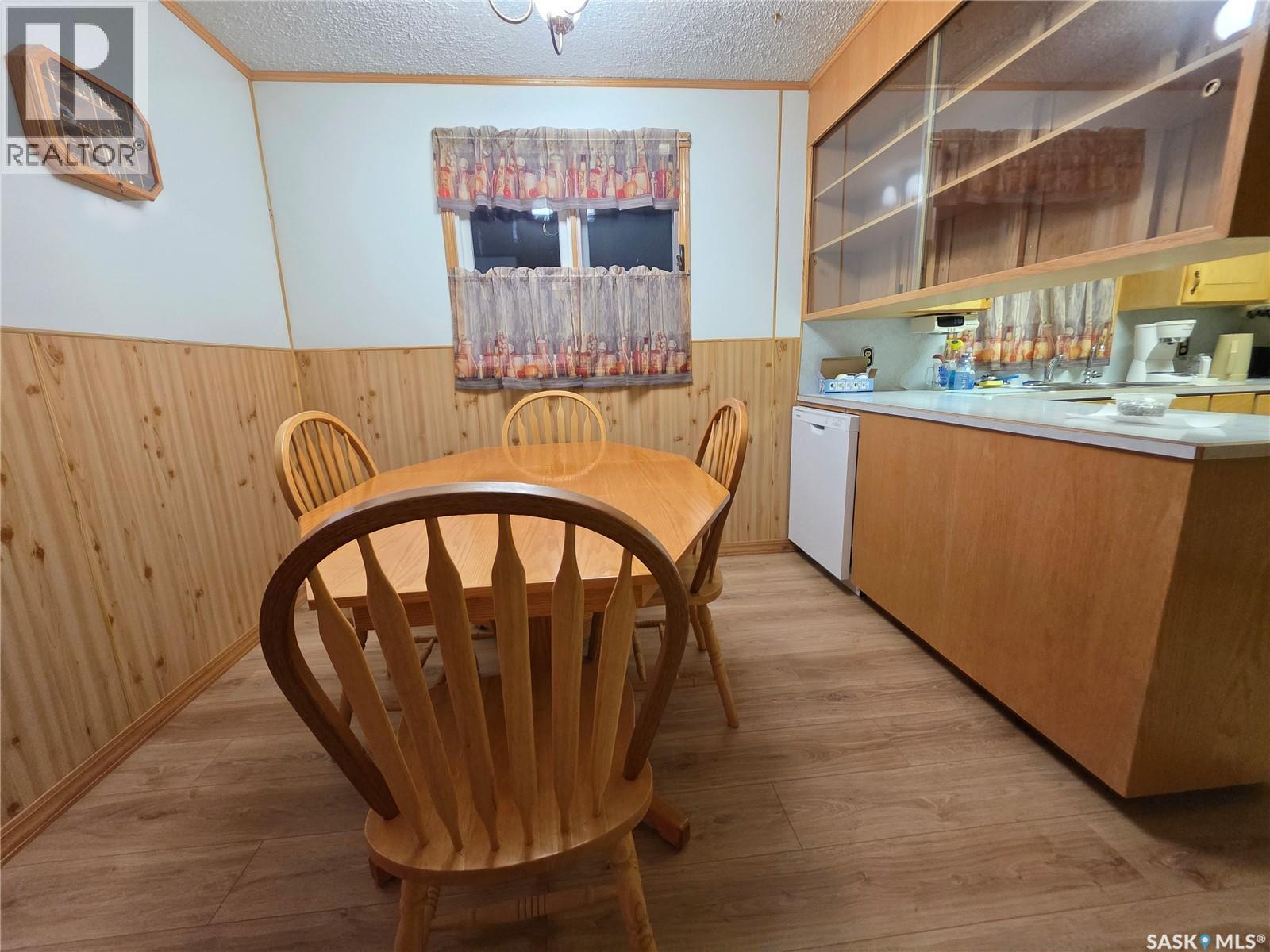 304 3rd Street N, Cabri, Saskatchewan  S0N 0J0 - Photo 4 - SK020626