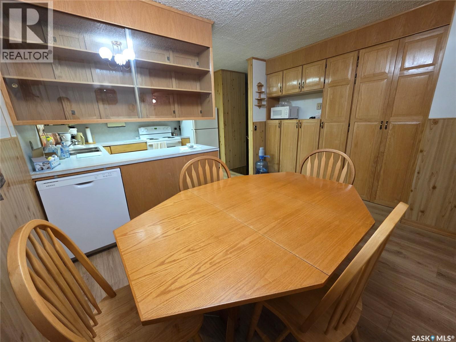 304 3rd Street N, Cabri, Saskatchewan  S0N 0J0 - Photo 5 - SK020626