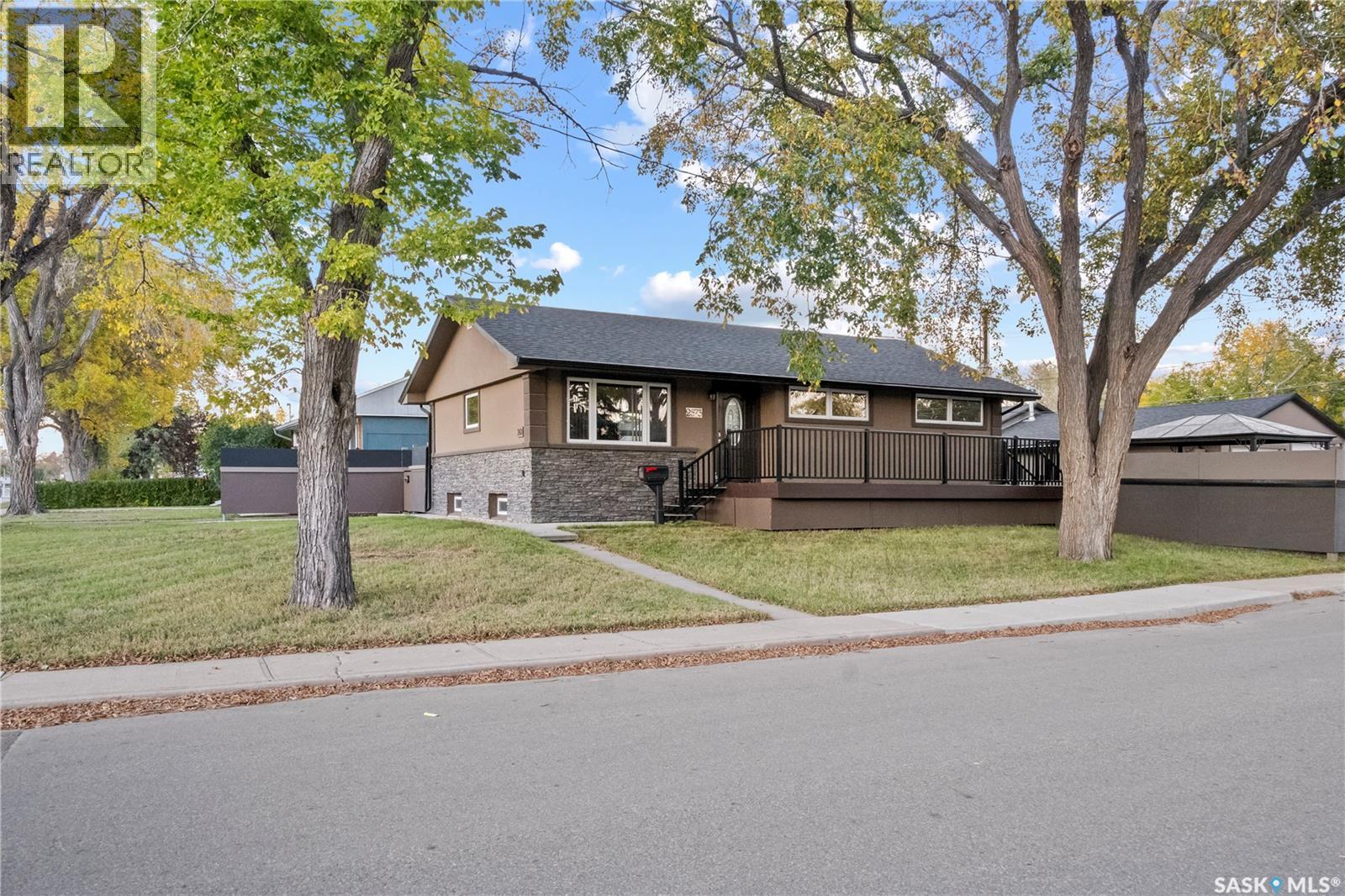 2673 Park Street, Regina, Saskatchewan  S4N 2H3 - Photo 2 - SK020591