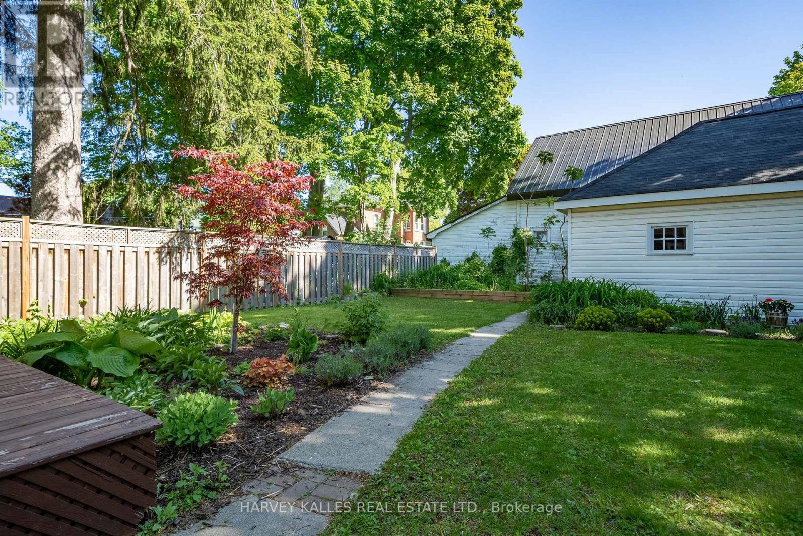 18 Centre Street, Prince Edward County, Ontario K0K 2T0 - Photo 31 - X12456770