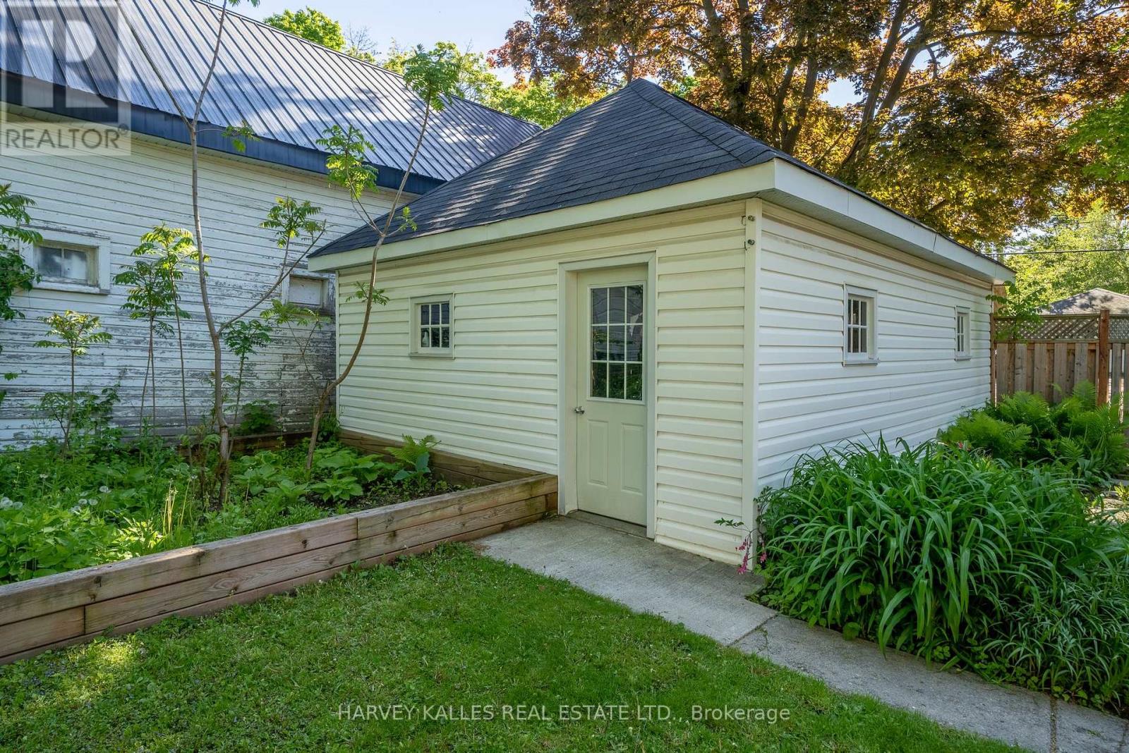 18 Centre Street, Prince Edward County, Ontario K0K 2T0 - Photo 32 - X12456770