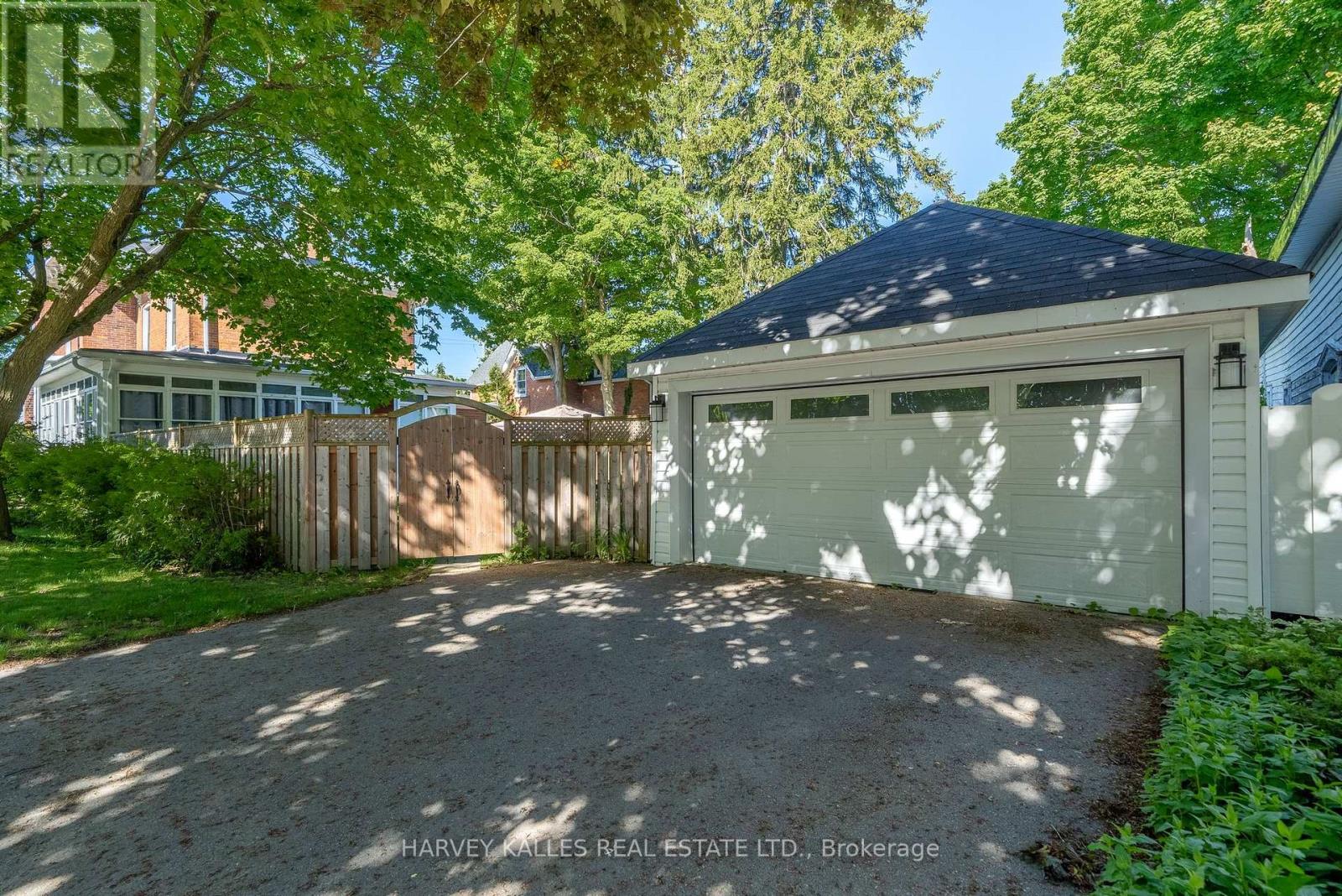 18 Centre Street, Prince Edward County, Ontario K0K 2T0 - Photo 33 - X12456770