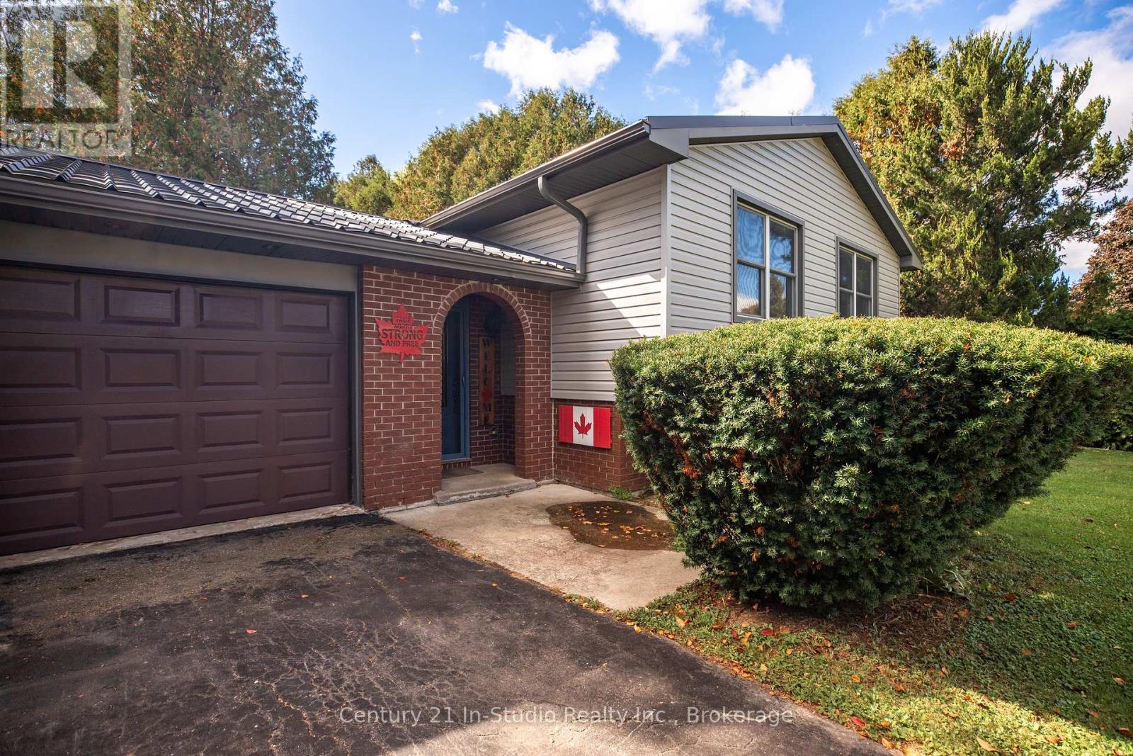 104 Glenwood Place, West Grey, Ontario  N0C 1H0 - Photo 17 - X12456800