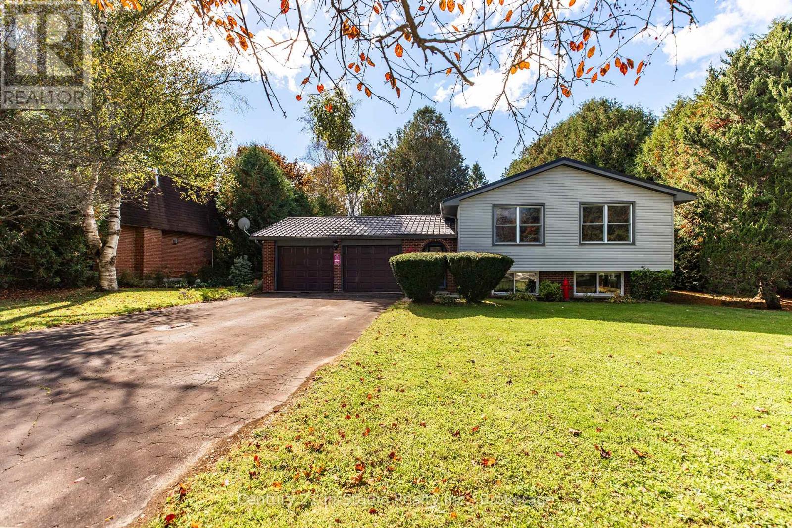 104 Glenwood Place, West Grey, Ontario  N0C 1H0 - Photo 2 - X12456800