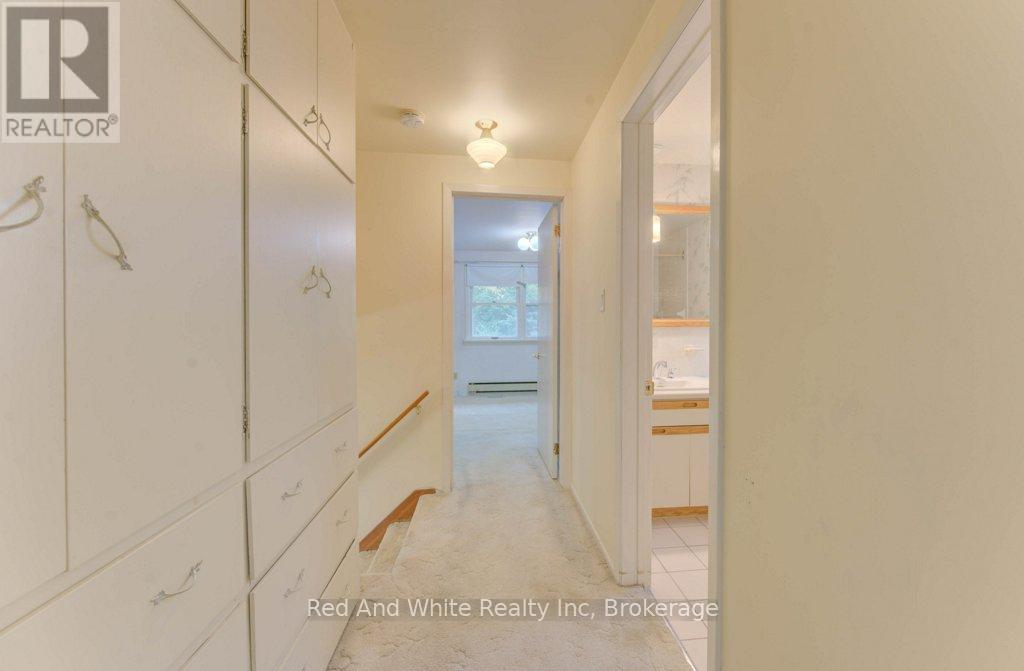 155 Elgin Crescent, Waterloo, Ontario  N2J 2S7 - Photo 19 - X12456814
