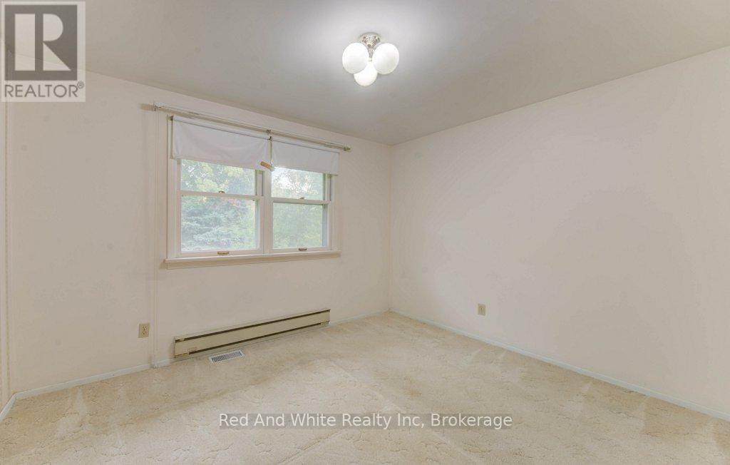 155 Elgin Crescent, Waterloo, Ontario  N2J 2S7 - Photo 20 - X12456814
