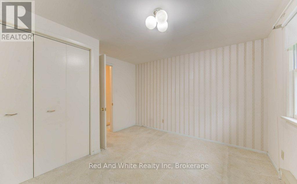 155 Elgin Crescent, Waterloo, Ontario  N2J 2S7 - Photo 21 - X12456814