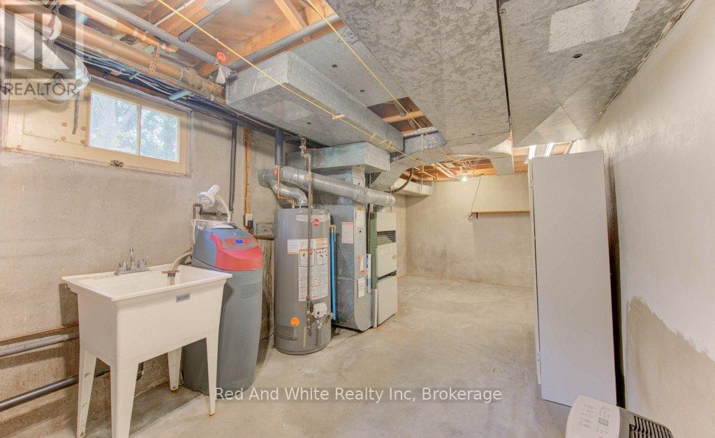 155 Elgin Crescent, Waterloo, Ontario  N2J 2S7 - Photo 28 - X12456814