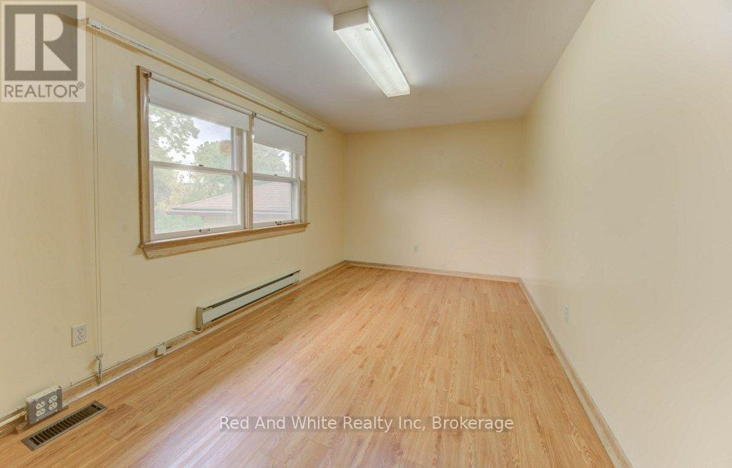 155 Elgin Crescent, Waterloo, Ontario  N2J 2S7 - Photo 31 - X12456814
