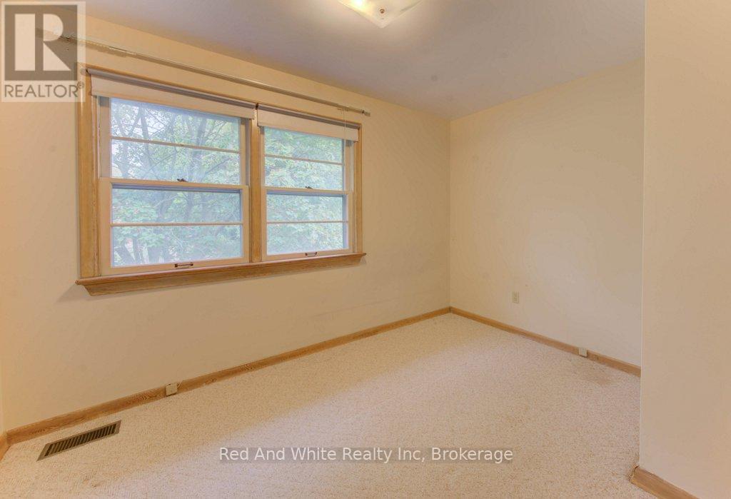 155 Elgin Crescent, Waterloo, Ontario  N2J 2S7 - Photo 34 - X12456814