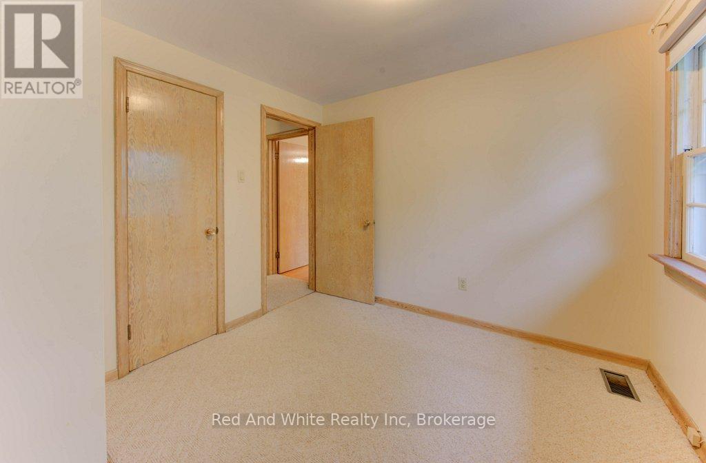 155 Elgin Crescent, Waterloo, Ontario  N2J 2S7 - Photo 35 - X12456814