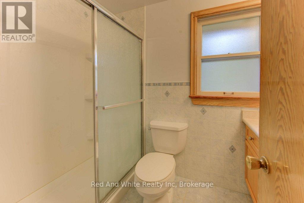 155 Elgin Crescent, Waterloo, Ontario  N2J 2S7 - Photo 36 - X12456814