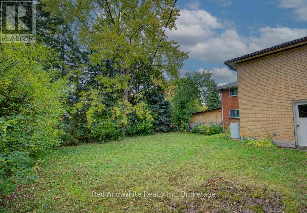 155 Elgin Crescent, Waterloo, Ontario  N2J 2S7 - Photo 37 - X12456814