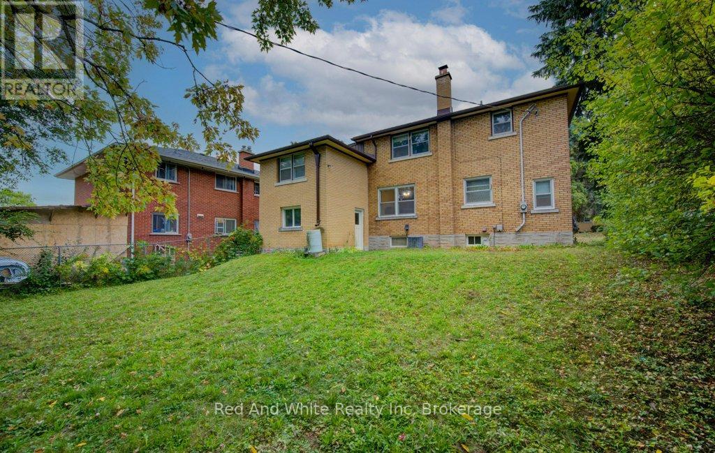 155 Elgin Crescent, Waterloo, Ontario  N2J 2S7 - Photo 38 - X12456814