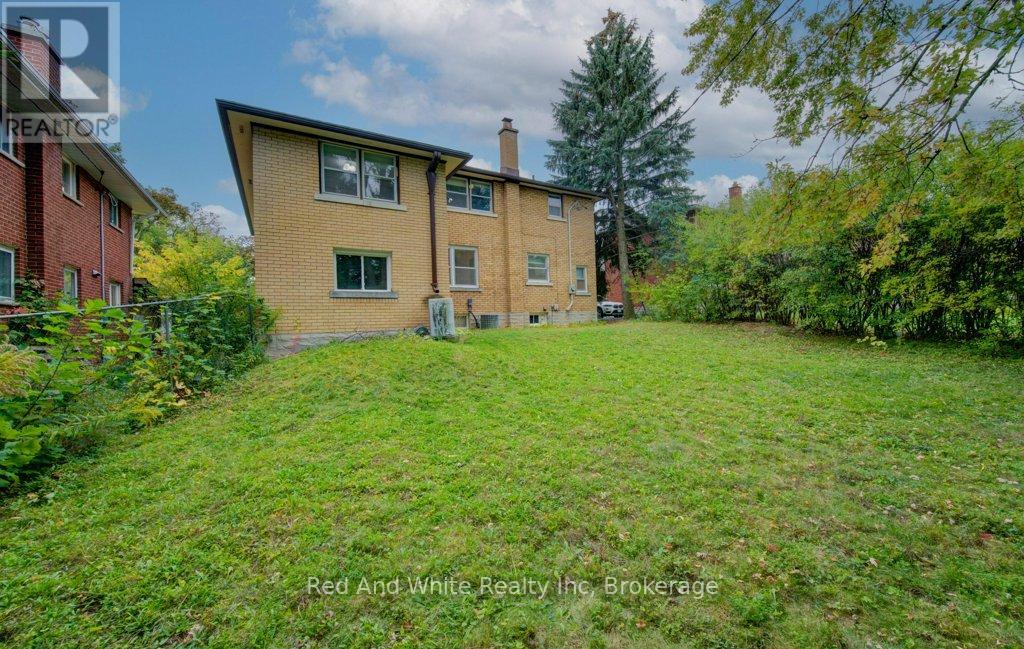 155 Elgin Crescent, Waterloo, Ontario  N2J 2S7 - Photo 39 - X12456814