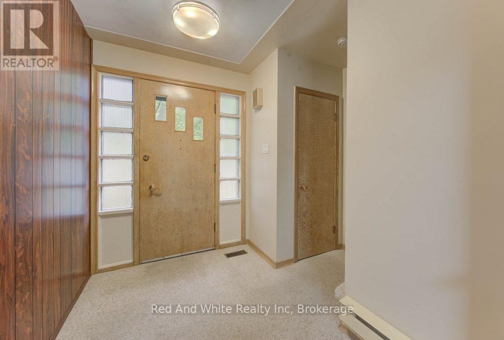 155 Elgin Crescent, Waterloo, Ontario  N2J 2S7 - Photo 4 - X12456814