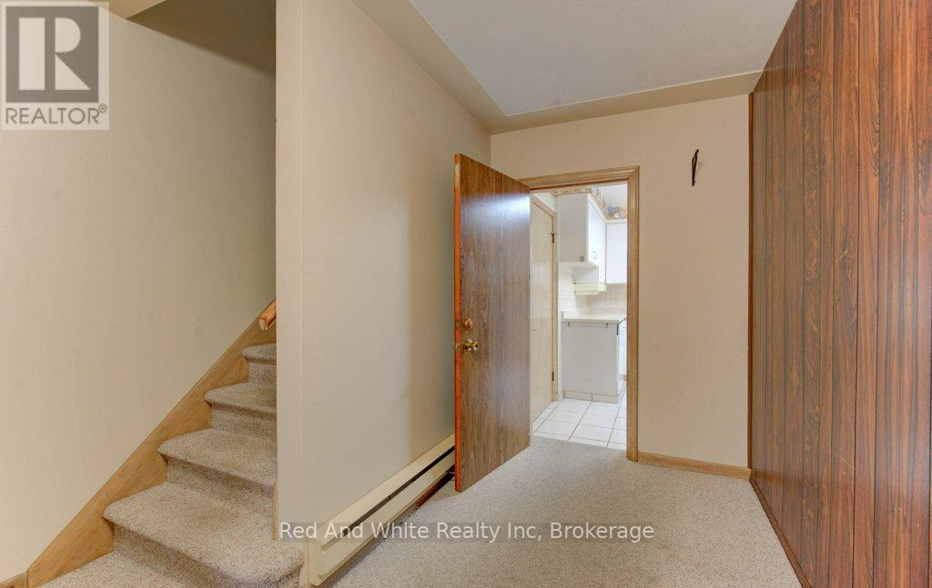 155 Elgin Crescent, Waterloo, Ontario  N2J 2S7 - Photo 5 - X12456814