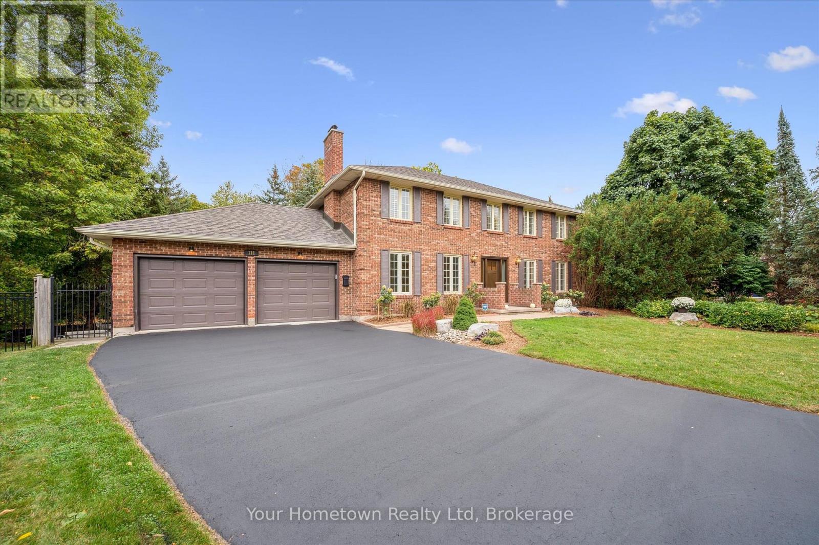 111 Thorndale Place, Waterloo, Ontario  N2L 5Y8 - Photo 2 - X12456824