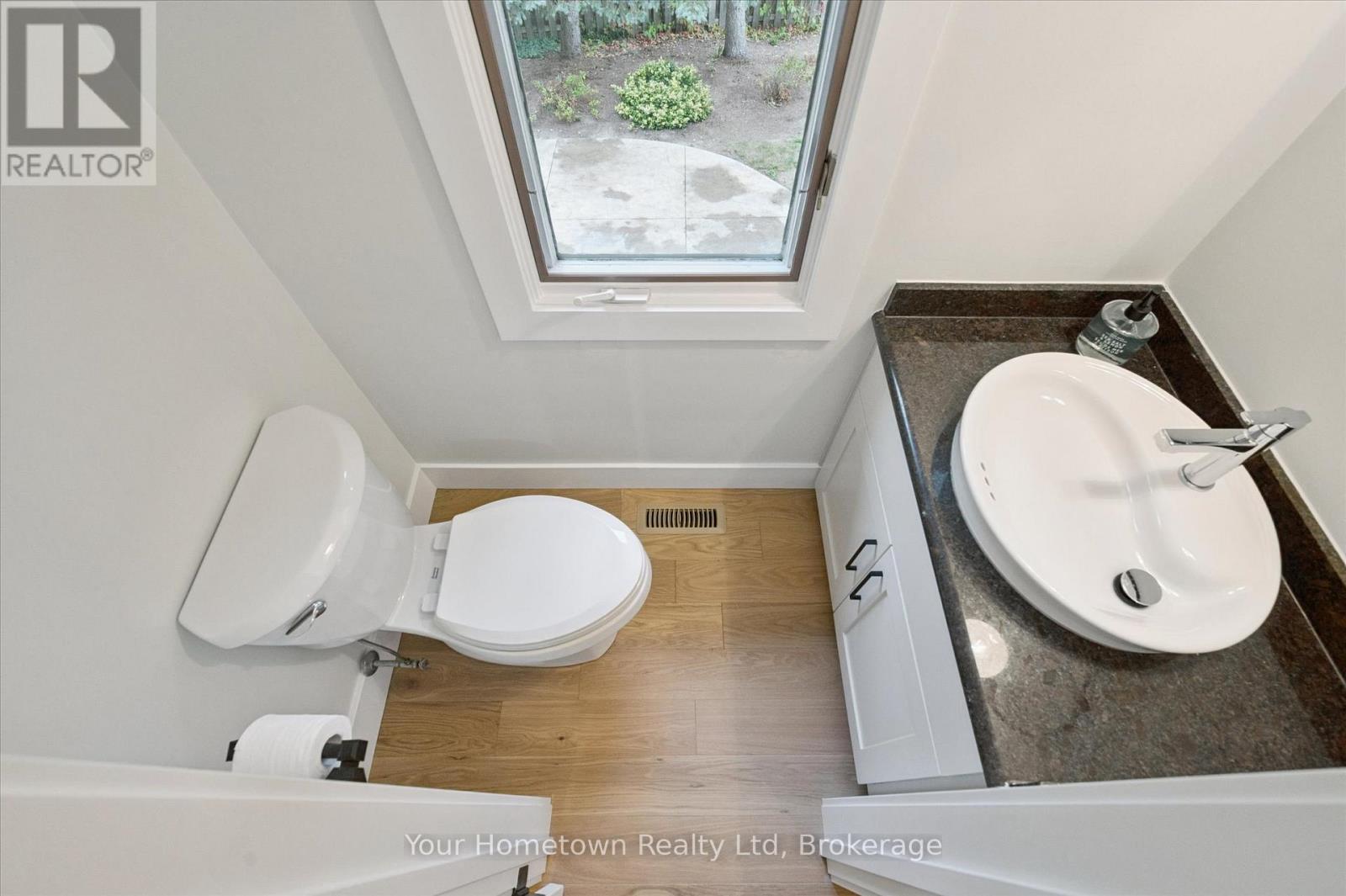 111 Thorndale Place, Waterloo, Ontario  N2L 5Y8 - Photo 23 - X12456824