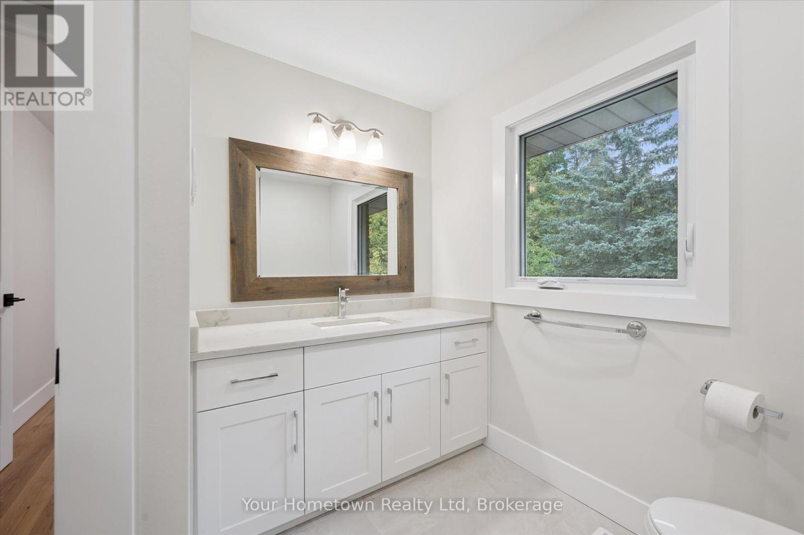 111 Thorndale Place, Waterloo, Ontario  N2L 5Y8 - Photo 31 - X12456824