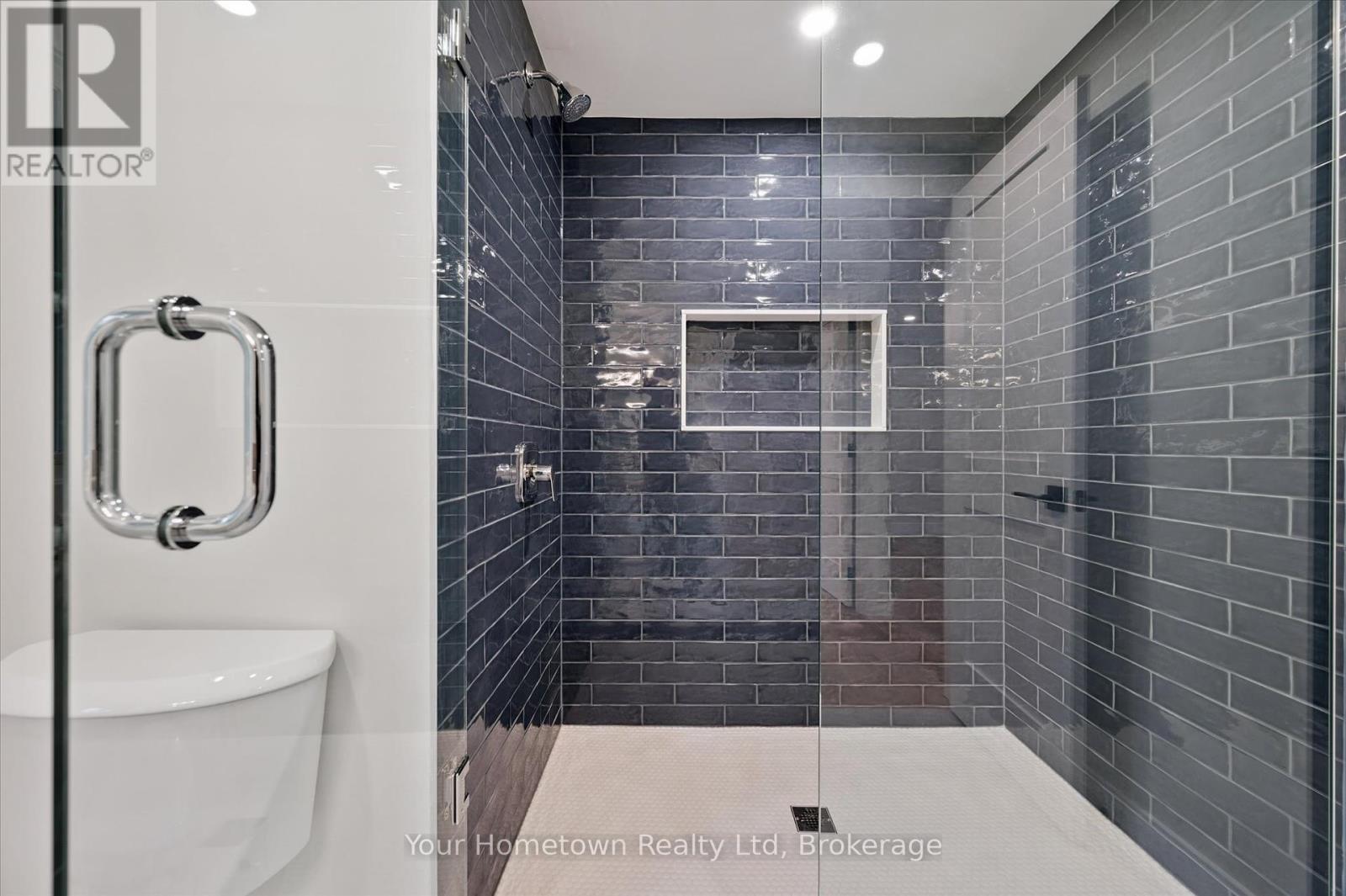 111 Thorndale Place, Waterloo, Ontario  N2L 5Y8 - Photo 32 - X12456824