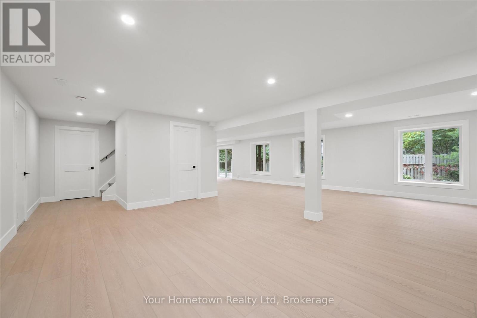 111 Thorndale Place, Waterloo, Ontario  N2L 5Y8 - Photo 33 - X12456824