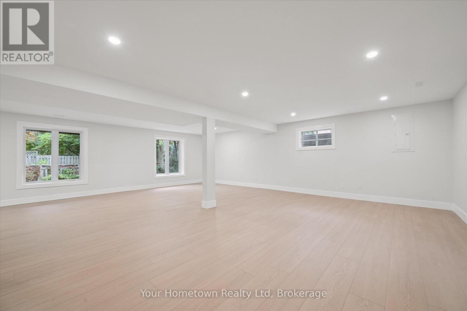 111 Thorndale Place, Waterloo, Ontario  N2L 5Y8 - Photo 34 - X12456824