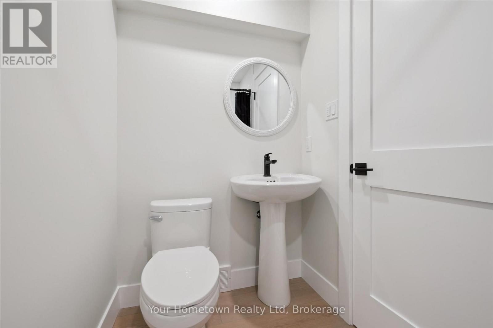 111 Thorndale Place, Waterloo, Ontario  N2L 5Y8 - Photo 36 - X12456824