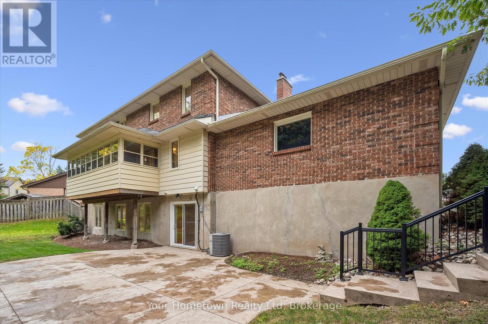 111 Thorndale Place, Waterloo, Ontario  N2L 5Y8 - Photo 37 - X12456824