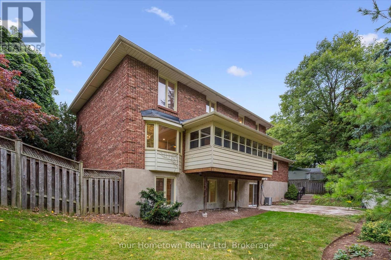 111 Thorndale Place, Waterloo, Ontario  N2L 5Y8 - Photo 38 - X12456824
