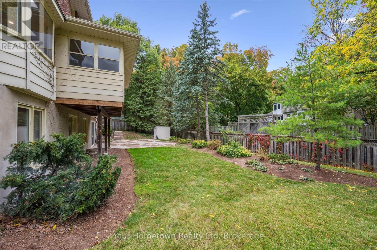 111 Thorndale Place, Waterloo, Ontario  N2L 5Y8 - Photo 39 - X12456824