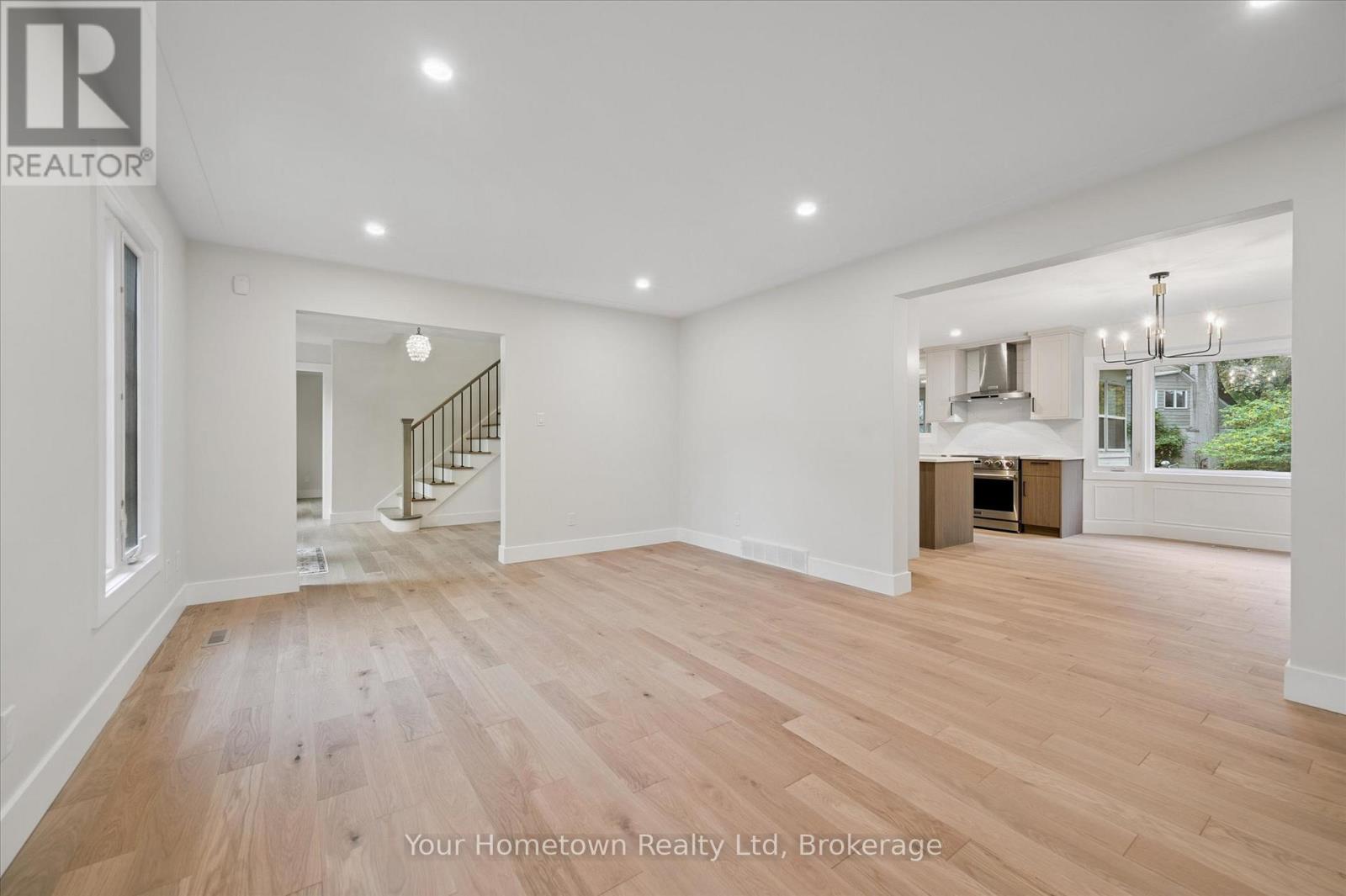 111 Thorndale Place, Waterloo, Ontario  N2L 5Y8 - Photo 8 - X12456824