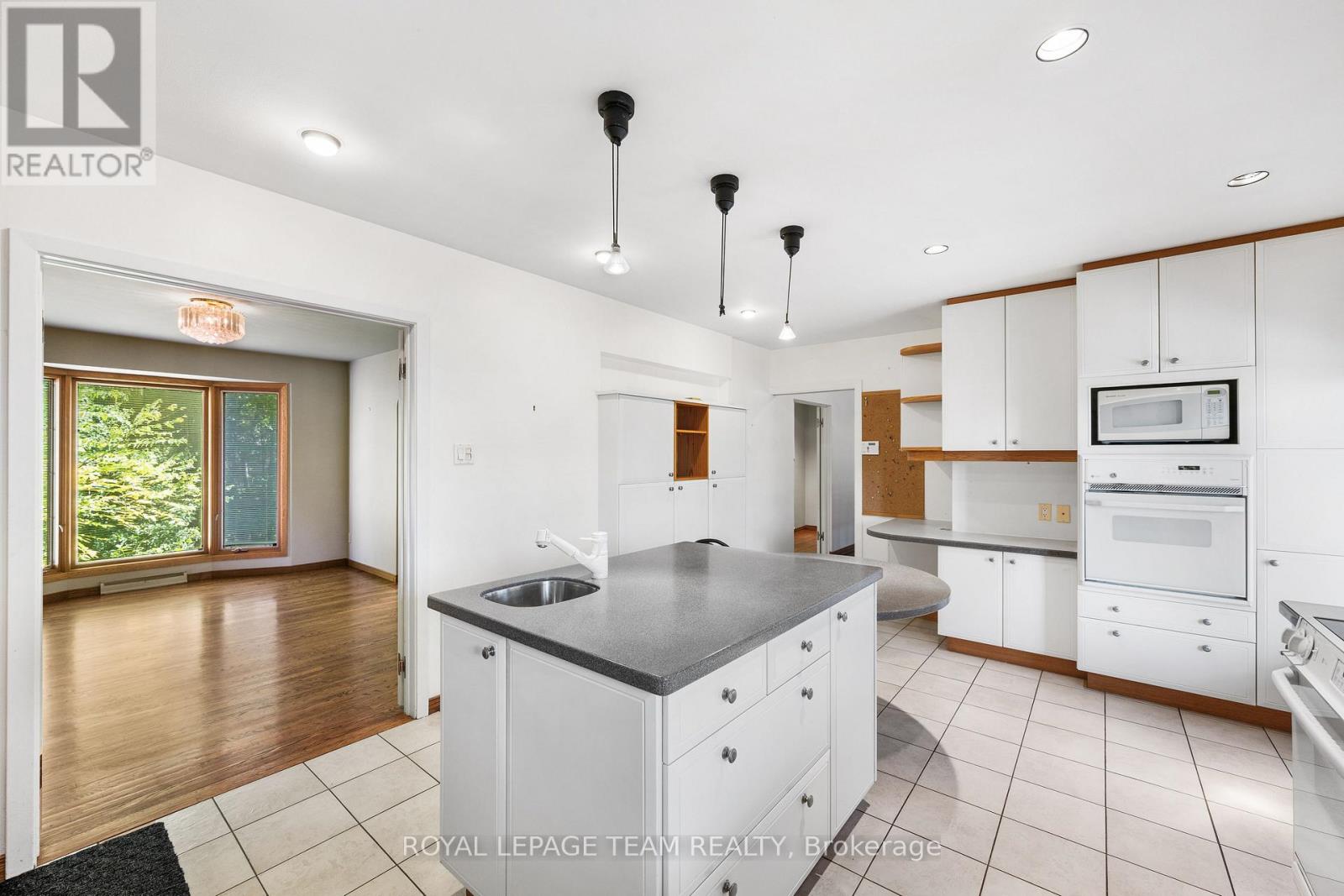 1495 Prince Of Wales Drive, Ottawa, Ontario  K2C 1N8 - Photo 11 - X12456780