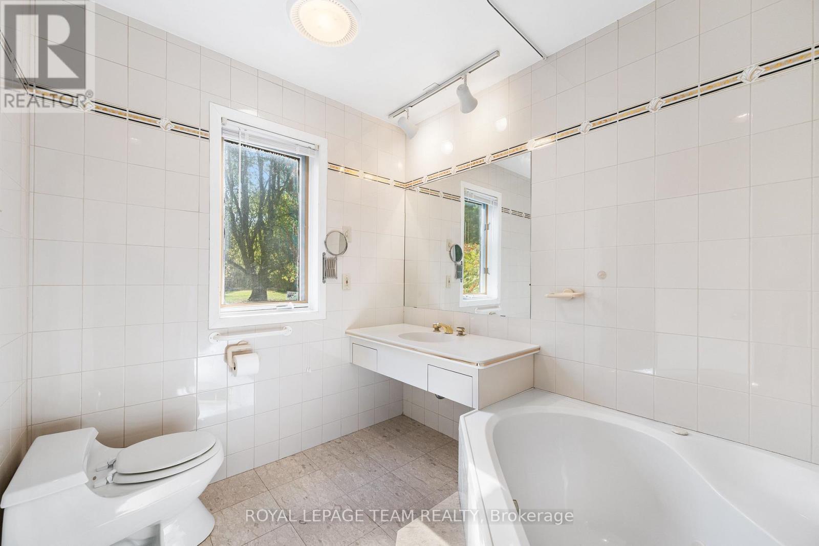 1495 Prince Of Wales Drive, Ottawa, Ontario  K2C 1N8 - Photo 17 - X12456780