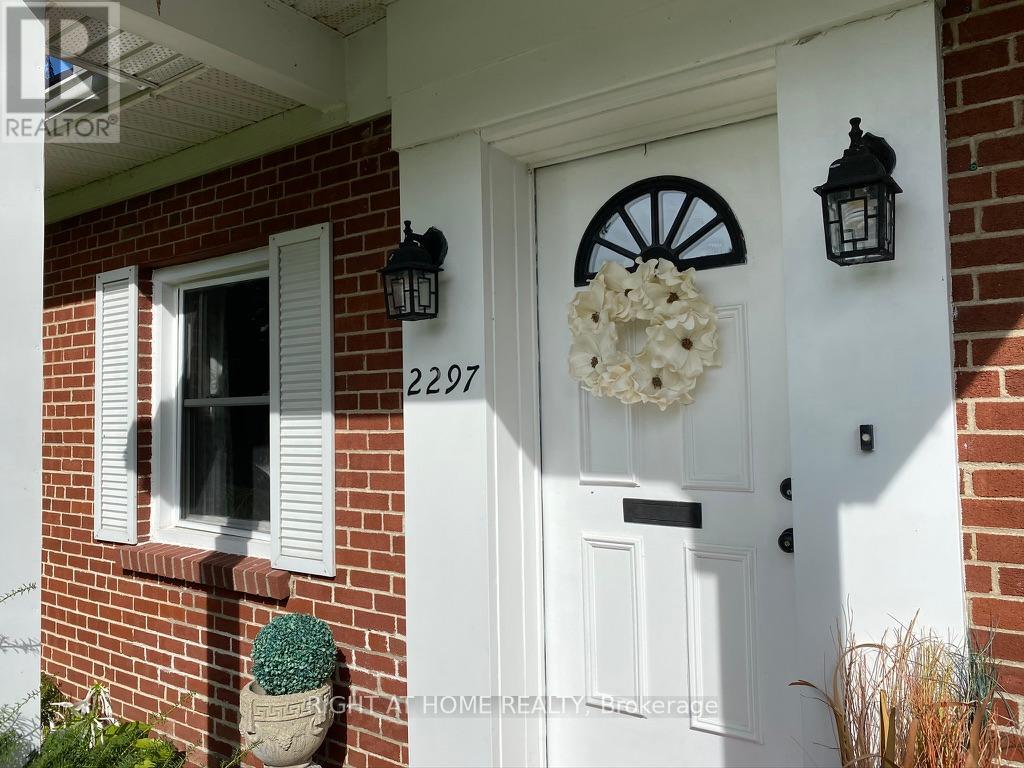 2297 Fox Crescent, Ottawa, Ontario  K2B 7K5 - Photo 2 - X12456787