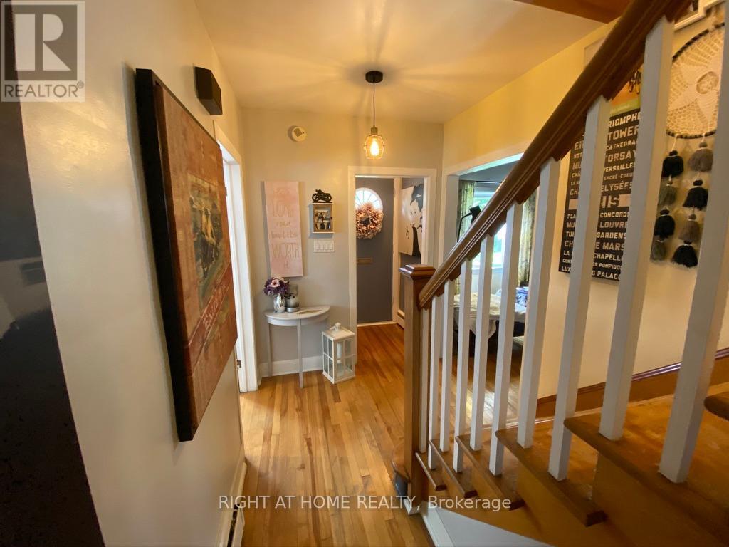 2297 Fox Crescent, Ottawa, Ontario  K2B 7K5 - Photo 3 - X12456787