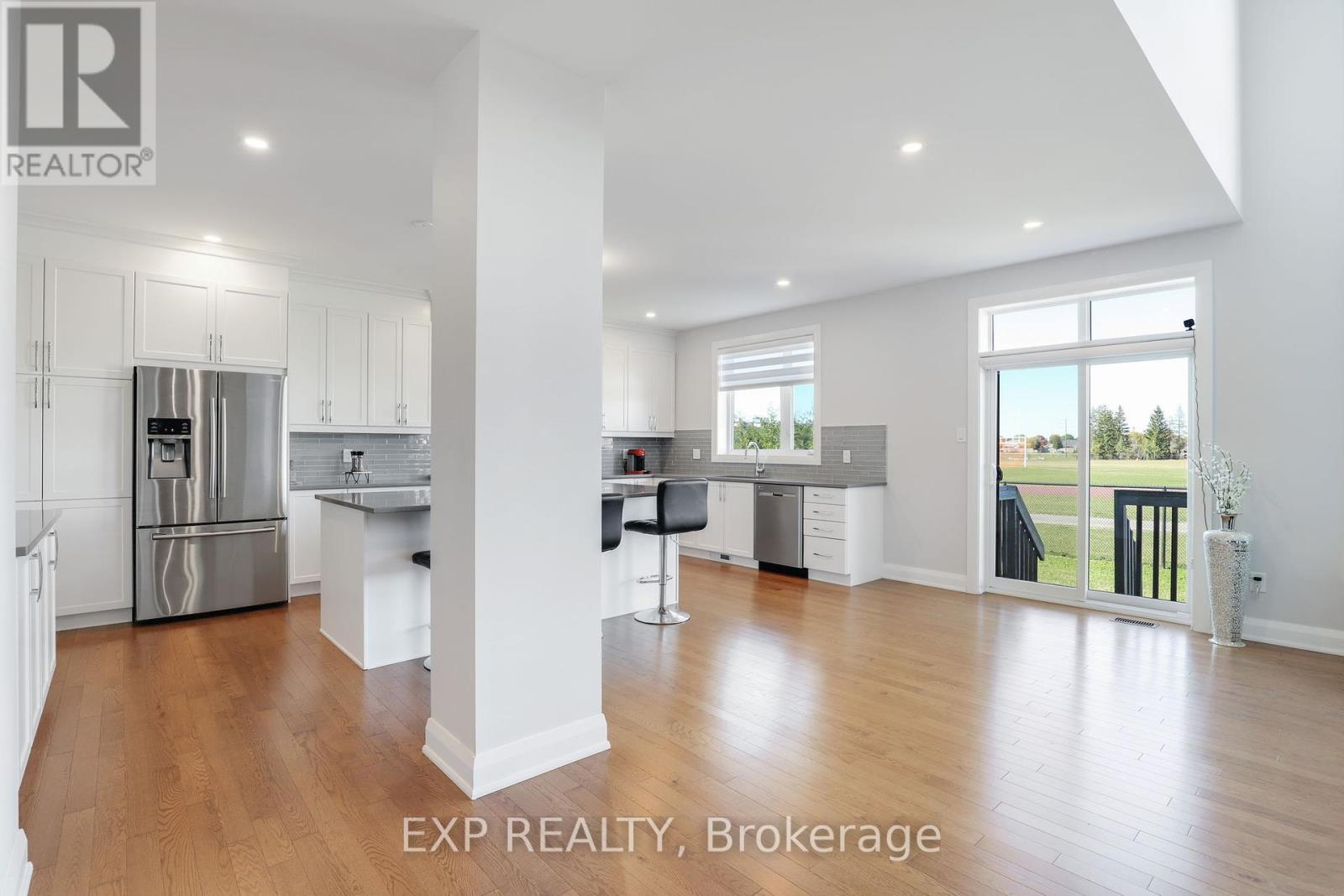 143 Cambie Road, Ottawa, Ontario  K1X 0A6 - Photo 10 - X12456835